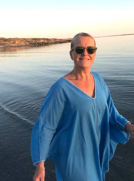 The Iris Blue & White