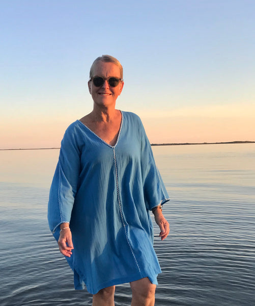 The Iris Blue & White