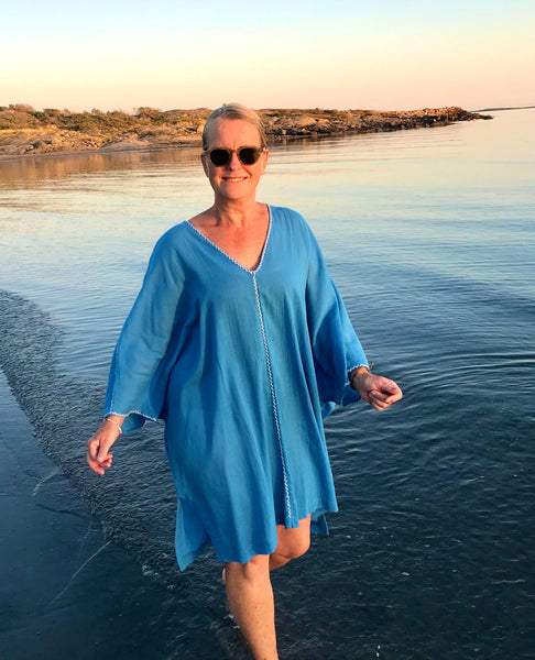 The Iris Blue & White