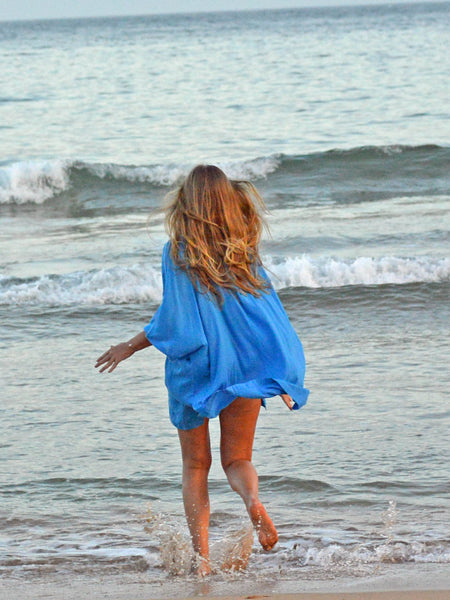 The Iris Blue & White